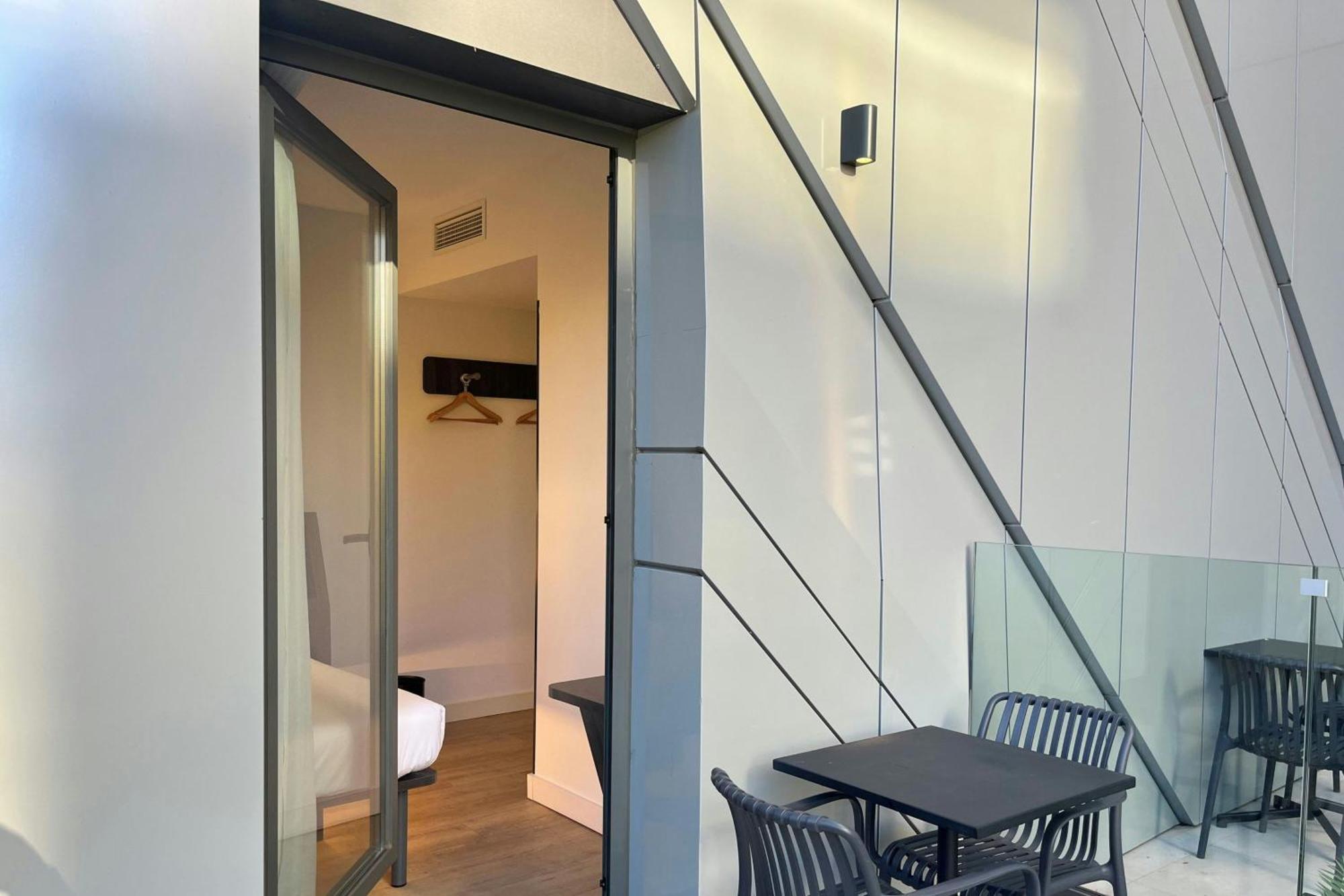 Habitación Estándar con cama grande, terraza y vistas a la ciudad